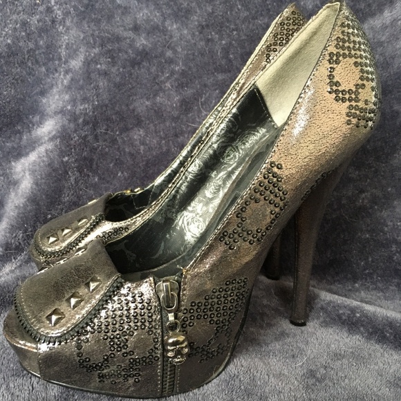 JustFab Metallic with Black Sequin Skulls Pumps 8 - Picture 8 of 8